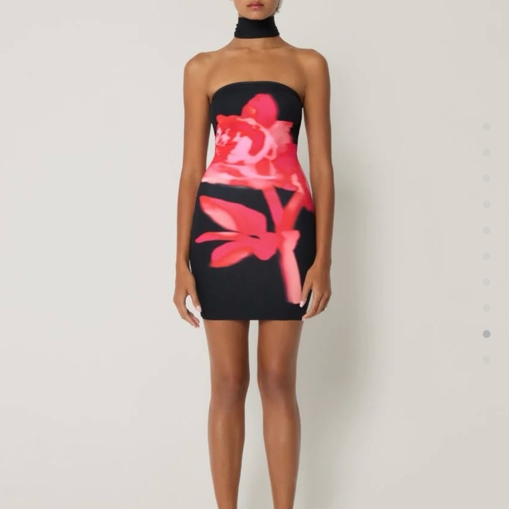 Chic Strapless Floral Khy Dress in Black and Red